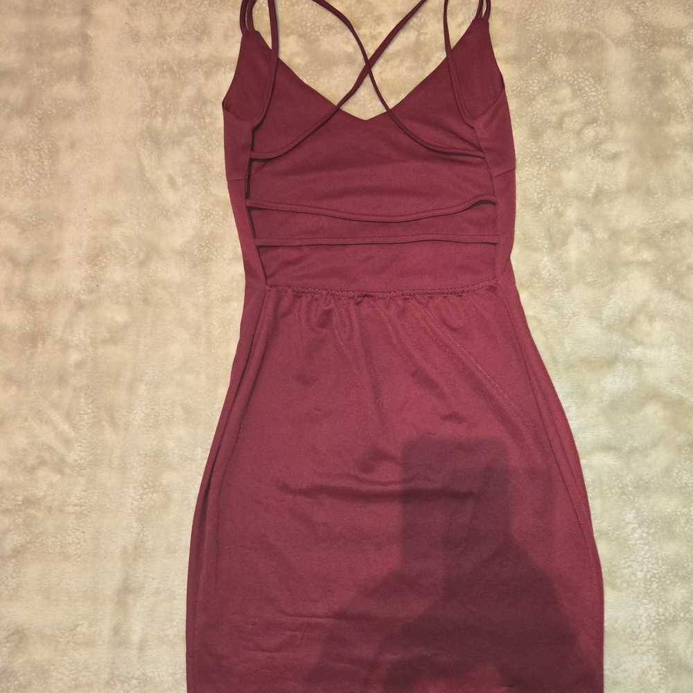 Chic Spaghetti Strap Mini Dress in Burgundy